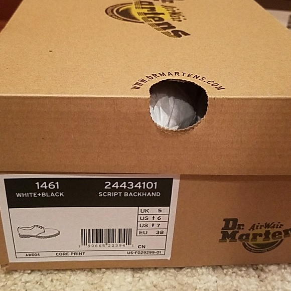 New in box Doc Martens script backhand shoes - Picture 3 of 3